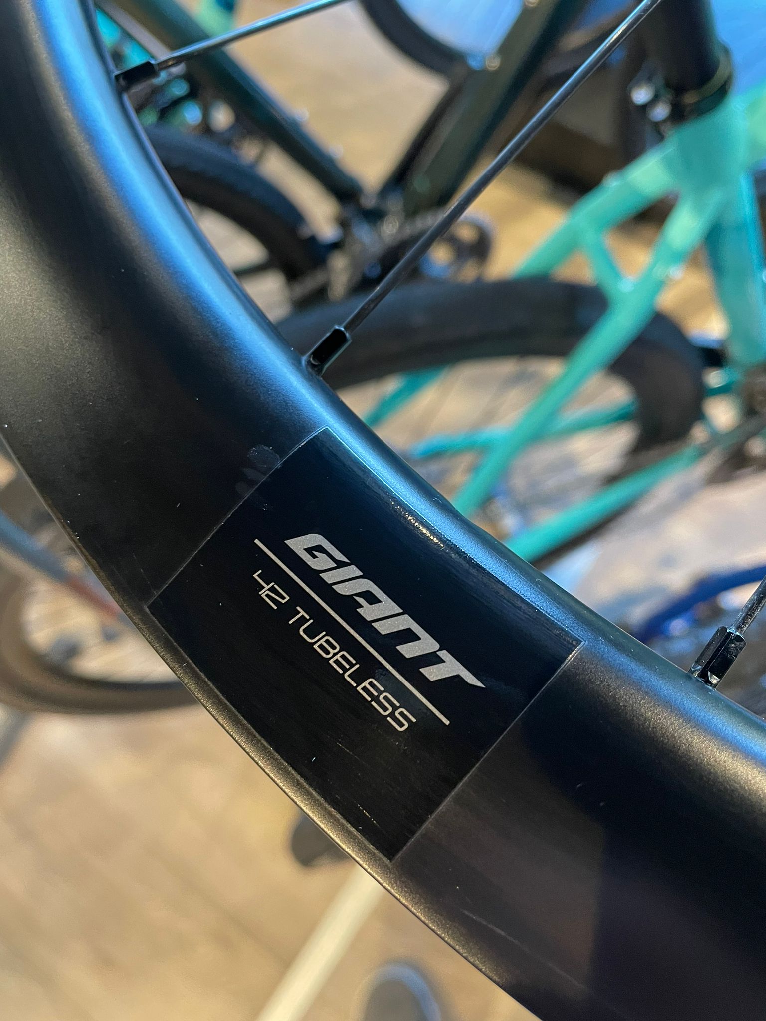 Giant SLR1 TLR 42mm CL HG Wheelset - Image 3