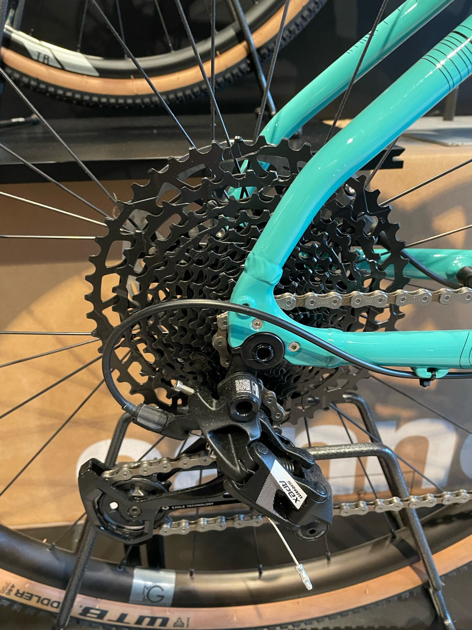 Megamo KANSAS E-Gravel 2025 (Turquoise, Size S) - Image 6