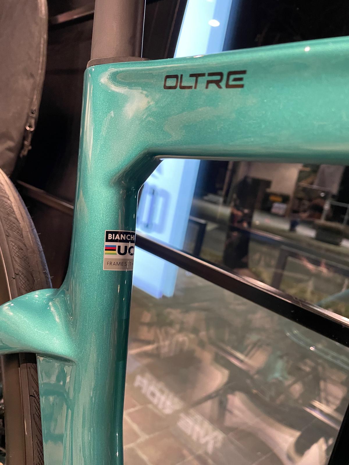 Bianchi Oltre Comp Shimano 105 Di2 12s (2026) – Metallic Celeste / Black Glossy - Image 3
