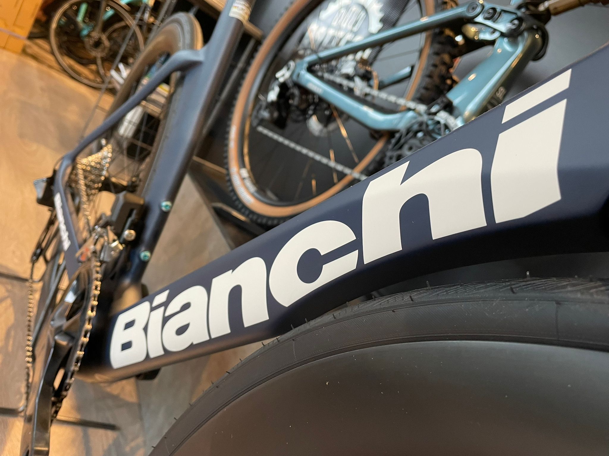 Bianchi Oltre Comp Shimano 105 Di2 12s (2026) – Blue Grey / Off-White Full Mat - Image 4