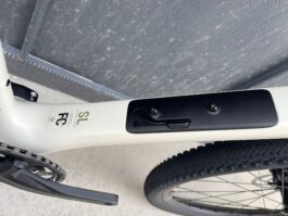 Megamo West 02 – Carbon Gravel – Colore Sand