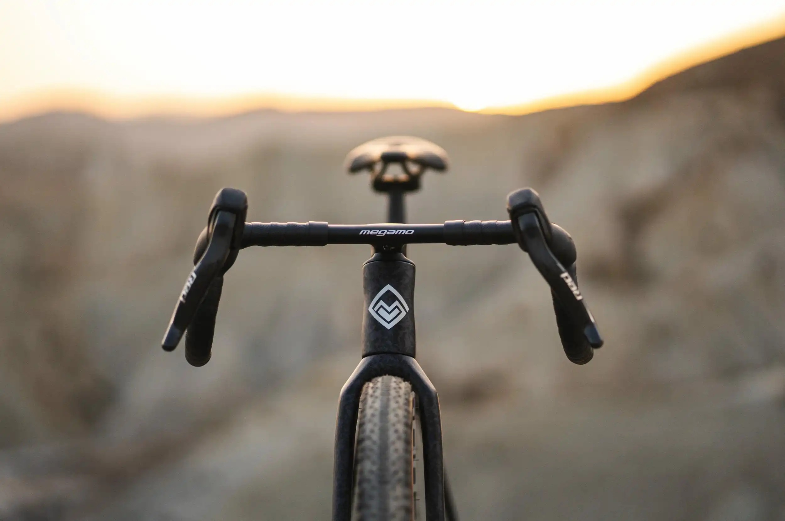 Manubrio Integrato Megamo Carbon Gravel Racing Cockpit - 360mm x 90mm - immagine 3